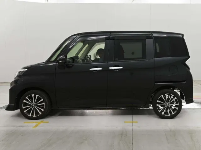 TOYOTA ROOMY 2023