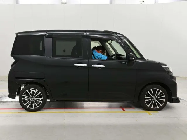 TOYOTA ROOMY 2023
