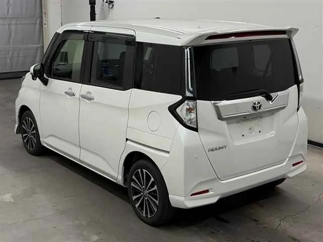 TOYOTA ROOMY 2023