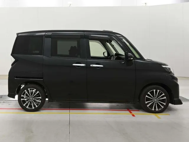 TOYOTA ROOMY 2023