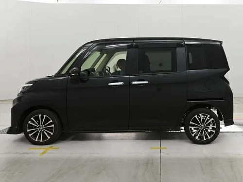 TOYOTA ROOMY 2023