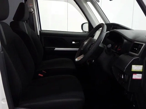 TOYOTA ROOMY 2023